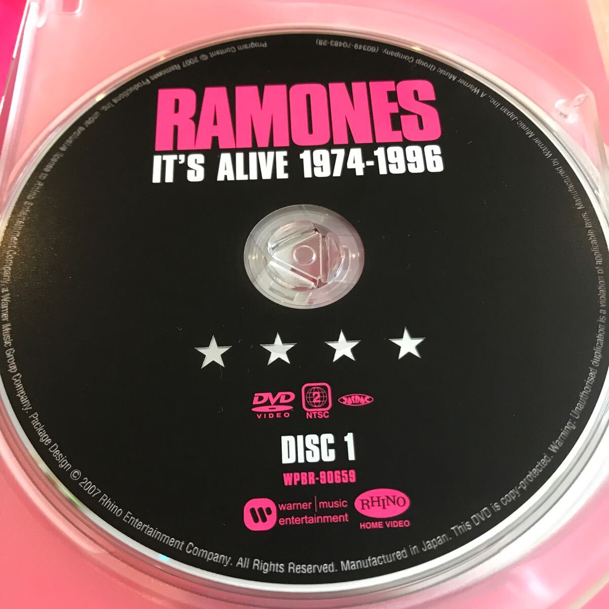 洋楽DVD RAMONESラモーンズ / イッツ・アライヴ 1974-1996 THE ULTIMATE DOUBLE LIVE DVD_画像5