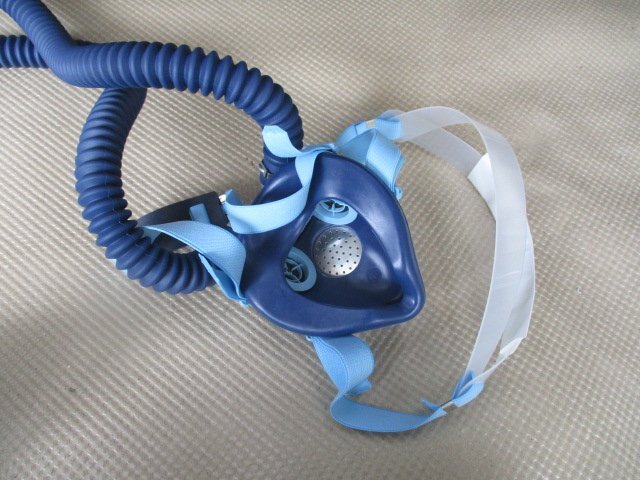 未使用品　KOKEN　興研　携帯式ろ過筒形　一定流量形エアラインマスク（面体形）　サカヰ式１２号D-Y型　送気マスク　（イ-43）_画像3