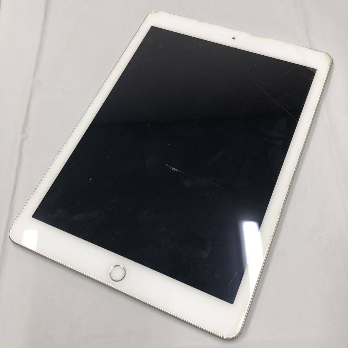 ★ 1円スタート ★ Apple iPad Air2 32GB IMEI:355804081036820 モデル番号:MP1L2J/A Wi-Fi＋Cellular SIMロックあり シルバー ジャンク_画像1