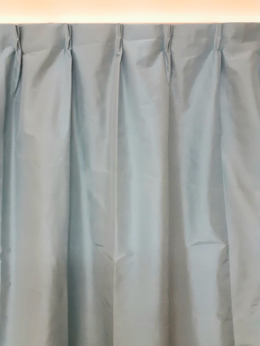 新品 遮光プリントカーテン １００X１７８cm ２枚組 ブルー系 コーティング素材の画像2