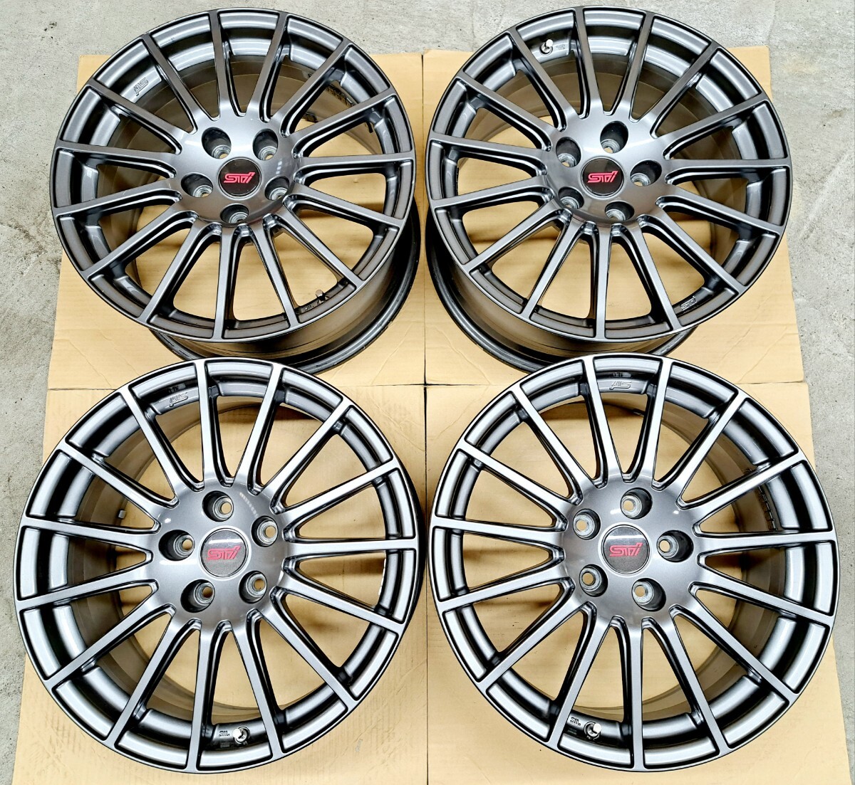 【美品】スバル WRX STI 純正 オプション 18インチ 8.5J ホイール 4本セット ブレンボ対応　レヴォーグ GVB VAB GRB GVF GDB 114.3_画像1