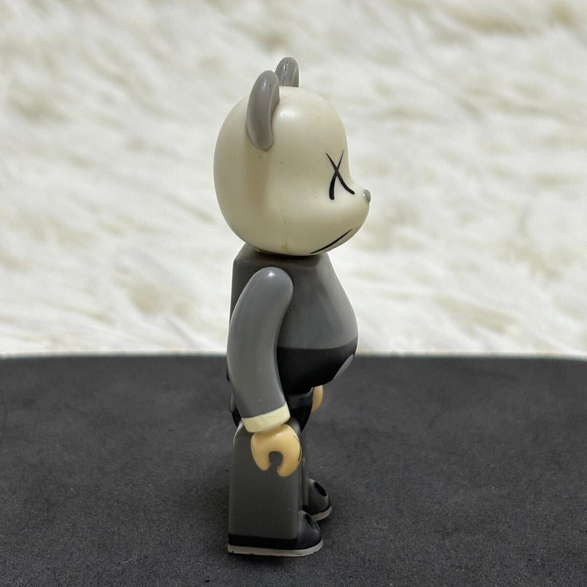  rare hard-to-find BE@RBRICK Bearbrick 100% 2002 year first generation series 4 KAWS Kaws meti com toy MEDICOM TOY original fake 