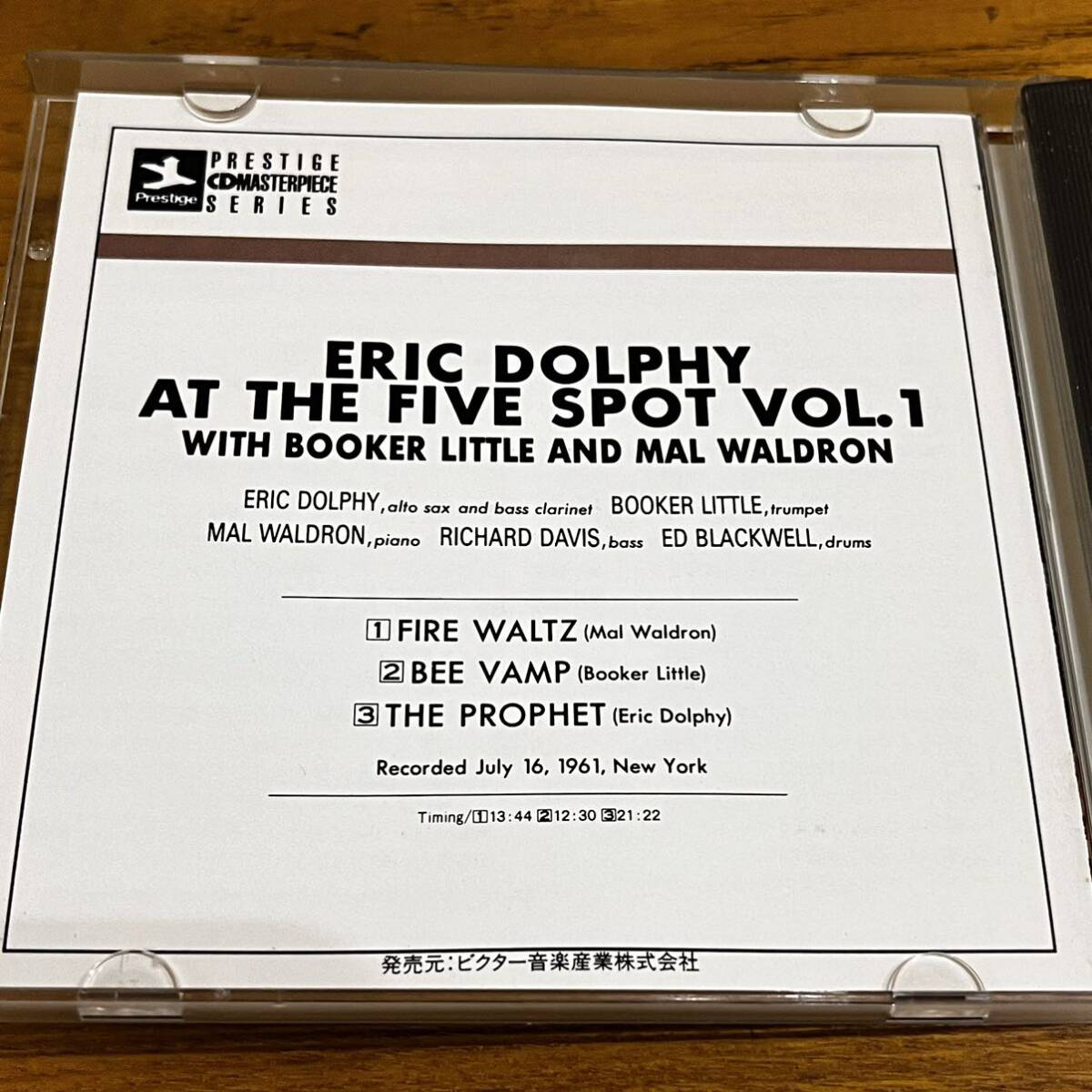 CD 帯付き エリック・ドルフィー ERIC DOLPHY AT THE FIVE SPOT VOL.1 日本語解説有り ディスク良好 VDJ-1504 85年盤の画像3