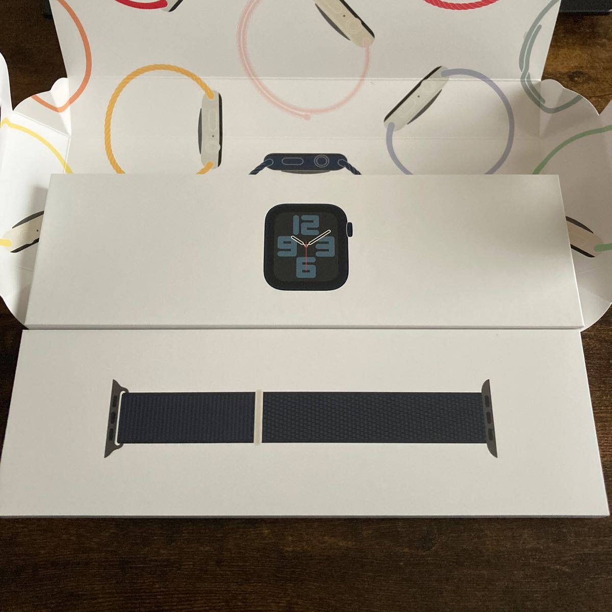 【新品未開封】Apple Watch SE ミッドナイトアルミ GPSモデル 40mm ミッドナイトスポーツループの画像4