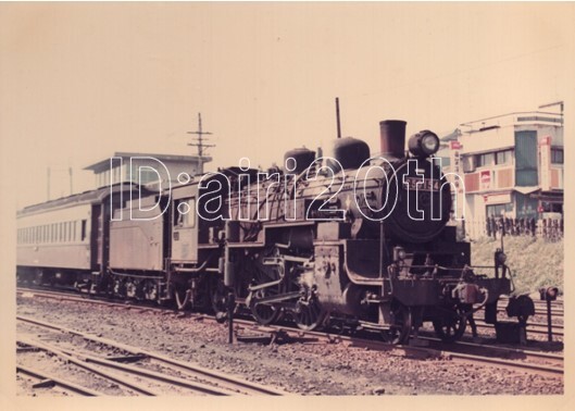 S10072【古い 鉄道 写真】蒸気機関車 C50-154 ◇昭和47年 ※電車 路面電車 市電 都電 蒸気機関車 SL_画像1