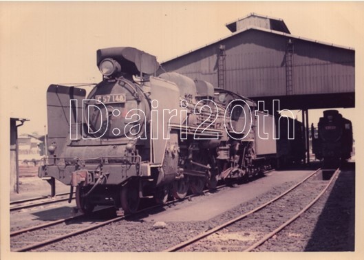 S10073【古い 鉄道 写真】蒸気機関車 C57 ◇昭和47年 ※電車 路面電車 市電 都電 蒸気機関車 SL_画像1