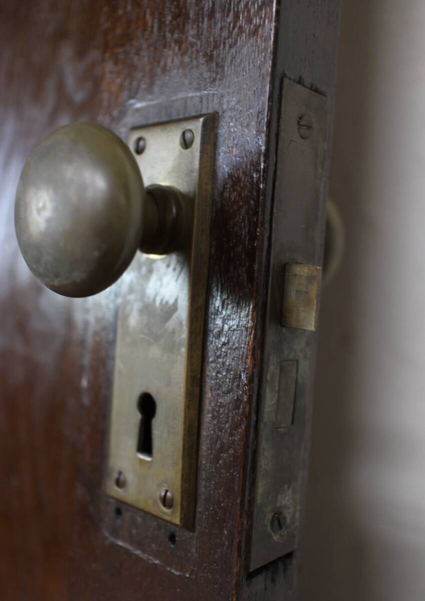 античный молдинг стекло ключ имеется дверь дверь из дерева 