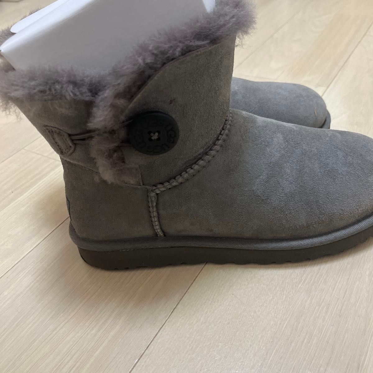 未使用に近い！UGG ムートンブーツ　サイズ25cm  グレー