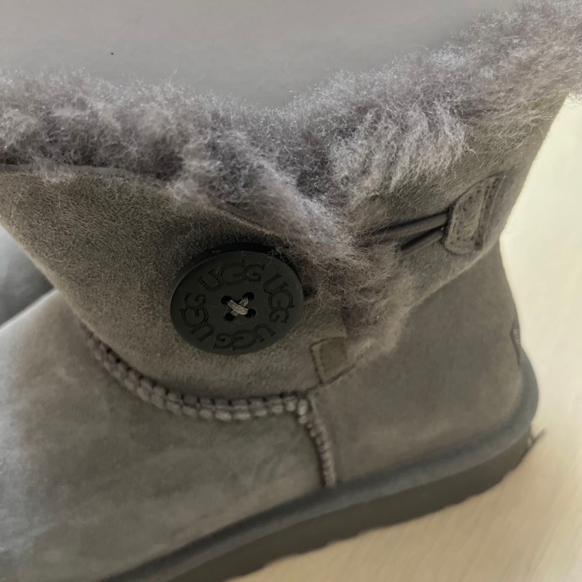 未使用に近い！UGG ムートンブーツ　サイズ25cm  グレー