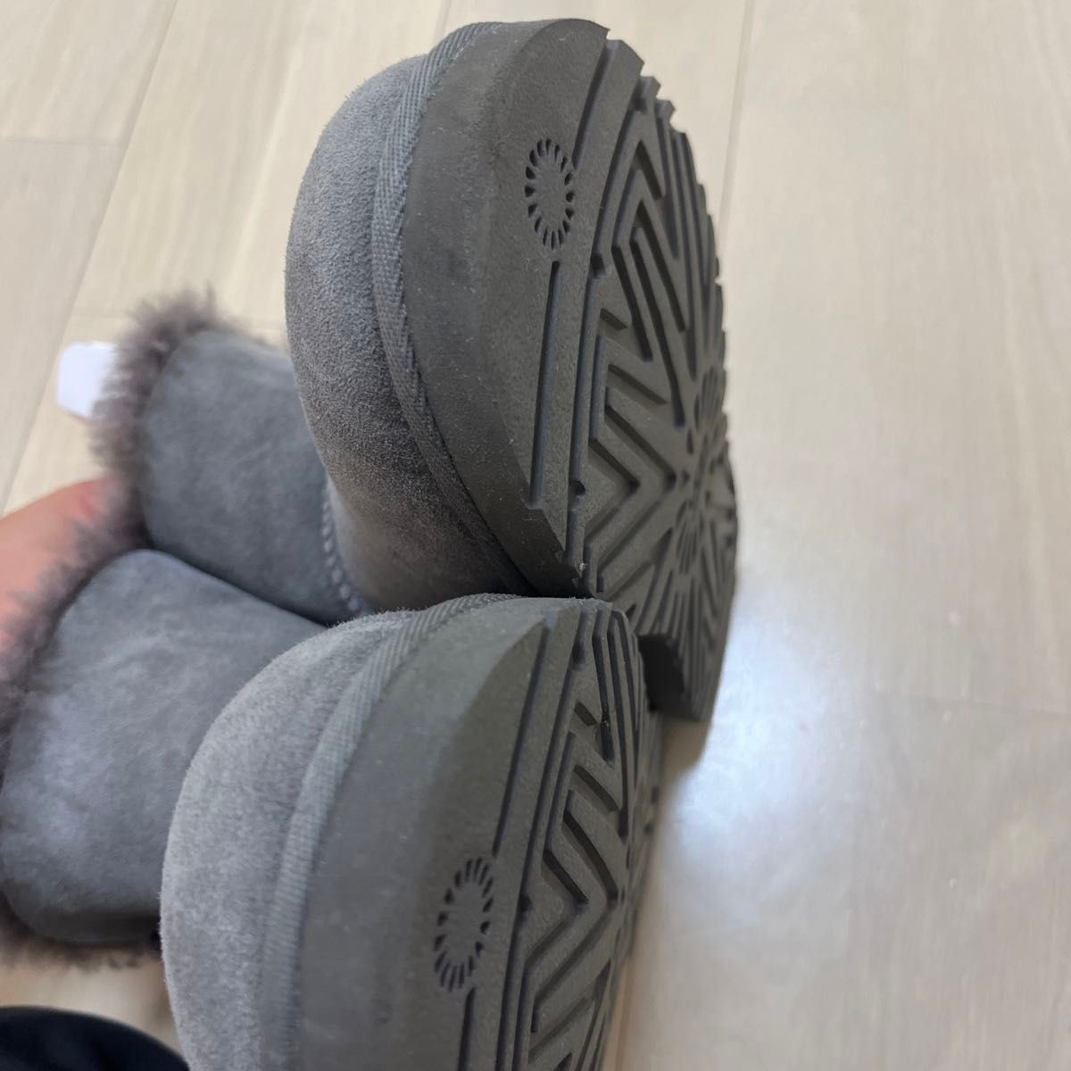 未使用に近い！UGG ムートンブーツ　サイズ25cm  グレー