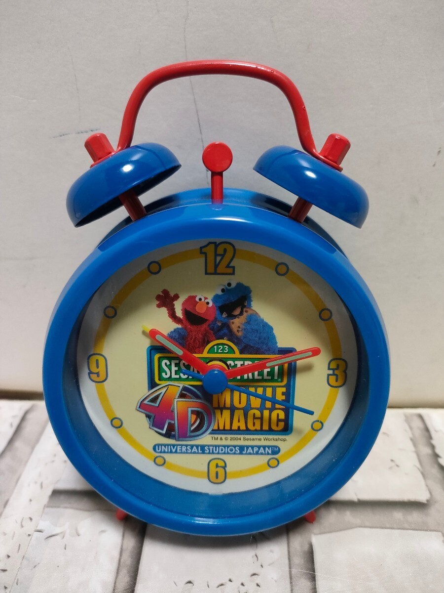 希少！非売品！セサミストリート　USJ 4DMOVIE MAGIC 2004 小型目覚まし時計　_画像1