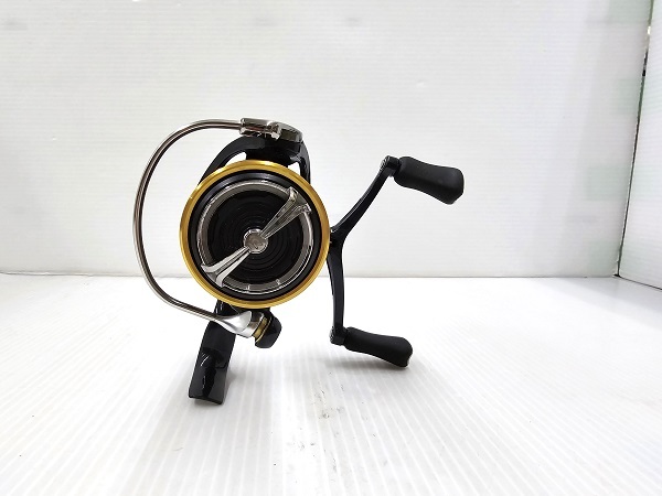 【中古品】 ダイワ Daiwa スピニングリール 18 レガリス LT3000S-C-DH 〇YR-17344〇_画像2