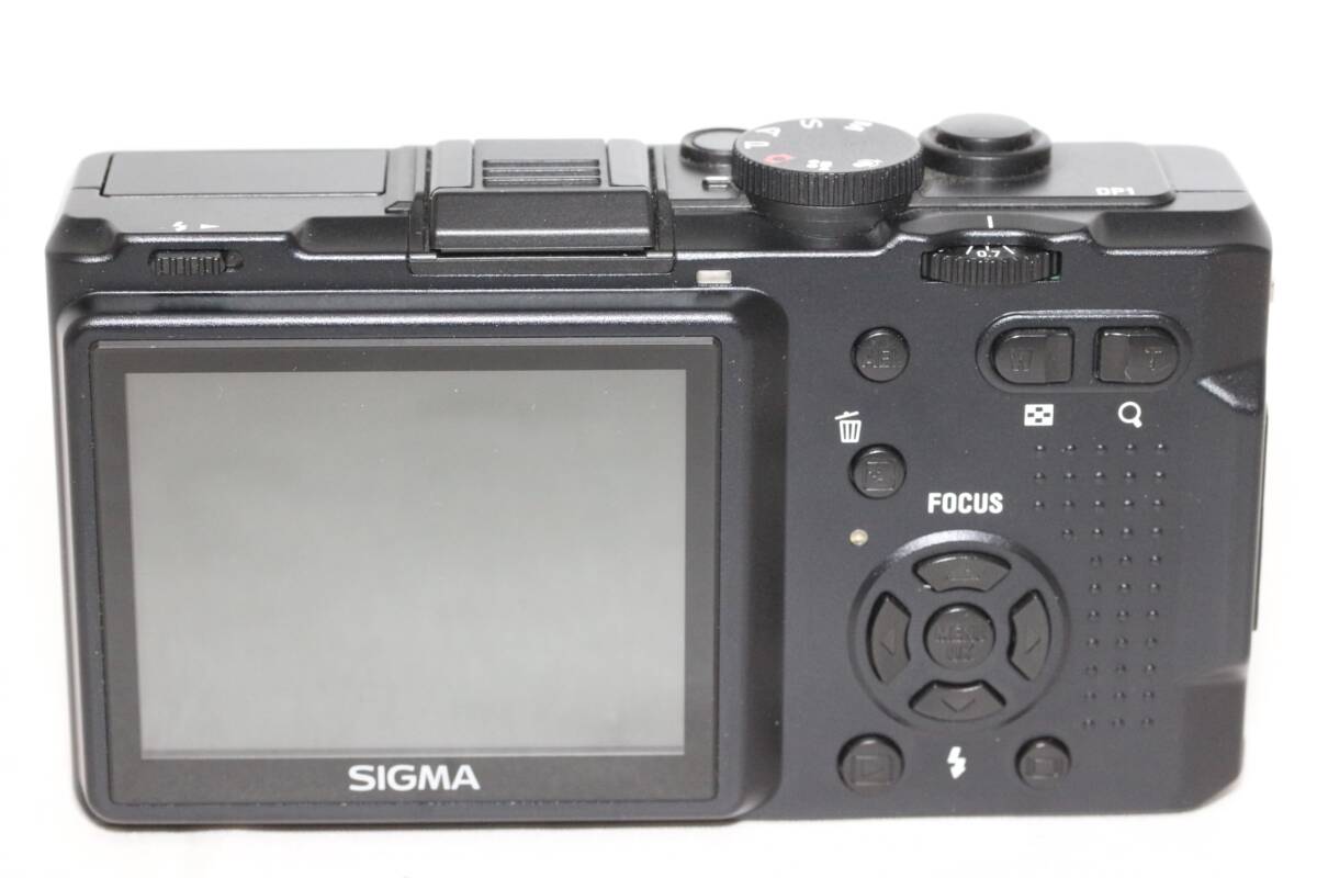 【美品】SIGMA DP1 16.6mm 1:4 コンパクトデジタルカメラ コンデジ シグマ用 動作確認済 _画像6