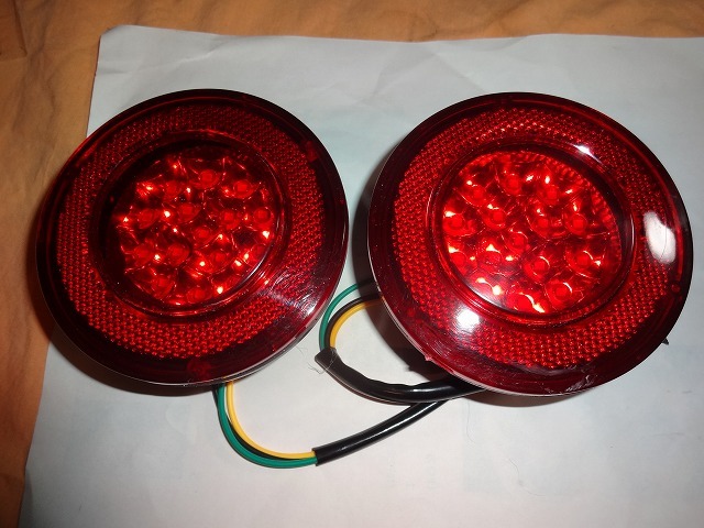 LED 10cm 12V 赤色 3線 テールランプ 丸形 未使用だけどB級品 傷や成形不良有り 懐かしのキャリー テール 代用に _画像1