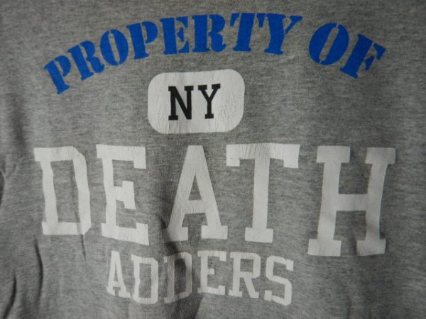 n8973　MISHKA　ミシカ　アメリカ製　半袖　tシャツ　DEATH　ADDERS　デスアダー　カレッジ風　デザイン　人気　送料格安_画像3