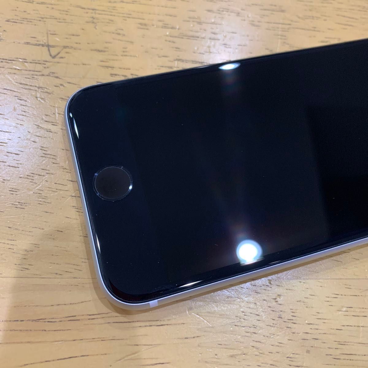 中古　simフリー　iPhone SE 2世代　64gb ホワイト　docomo