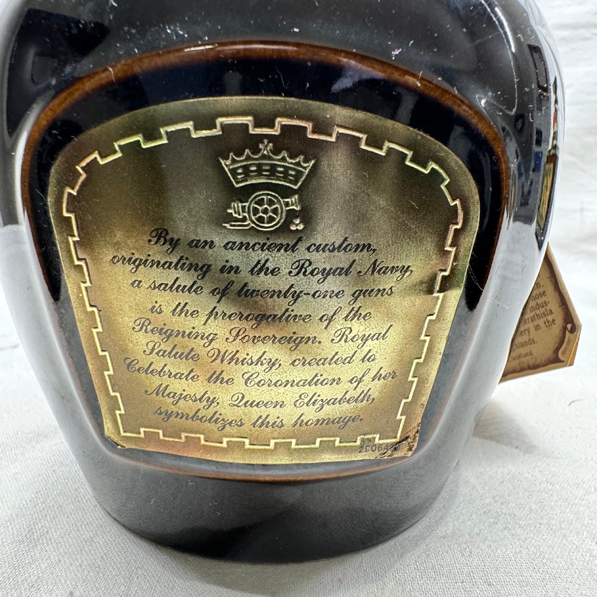 【お酒】ROYAL SALUTE ロイヤルサルート 21年 黒ボトル 陶器ボトル スコッチウイスキー 700ml 40％ 未開栓 古酒の画像5