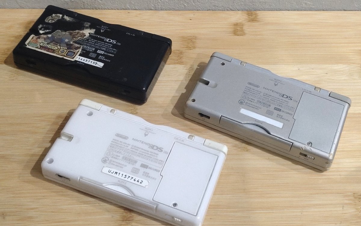任天堂 ニンテンドーDS Lite USG-001 シルバー ホワイト ブラック 3台まとめ ジャンクの画像3