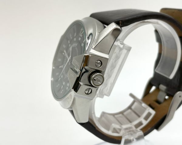 【稼働品】DIESEL ディーゼル 腕時計 DZ-1206 クォーツ式 アナログ メンズ ブラック文字盤 箱付きの画像4