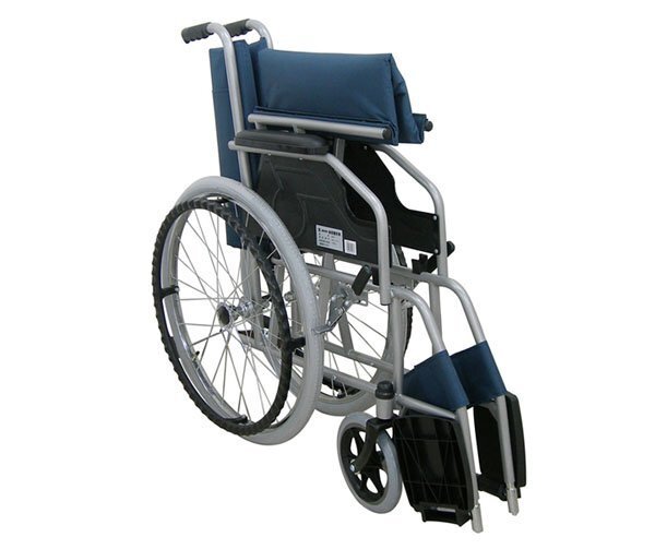未使用 新品 車椅子 折りたたみ メーカー直送 送料無料 外装箱ダメージ、送り状貼り跡ありのため特別特価販売 自走式車いす B-09(#002)_折りたたみ時