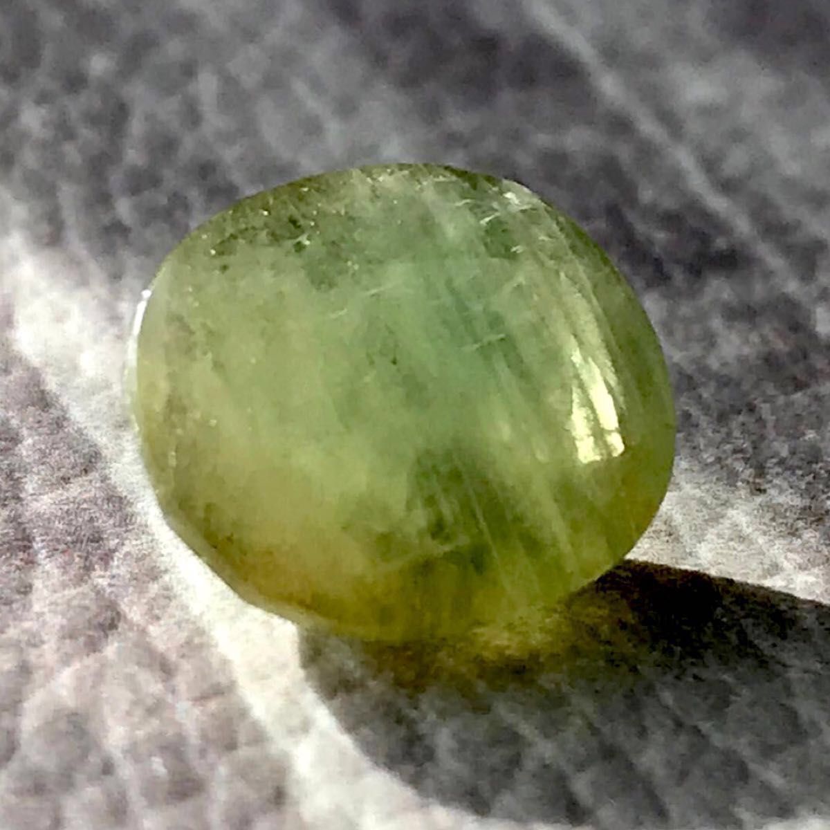 バイカラーサファイア イエロニッシュグリーン 6.75ct 宝石 ルース グリーンサファイア 加熱 天然サファイア ペンダント