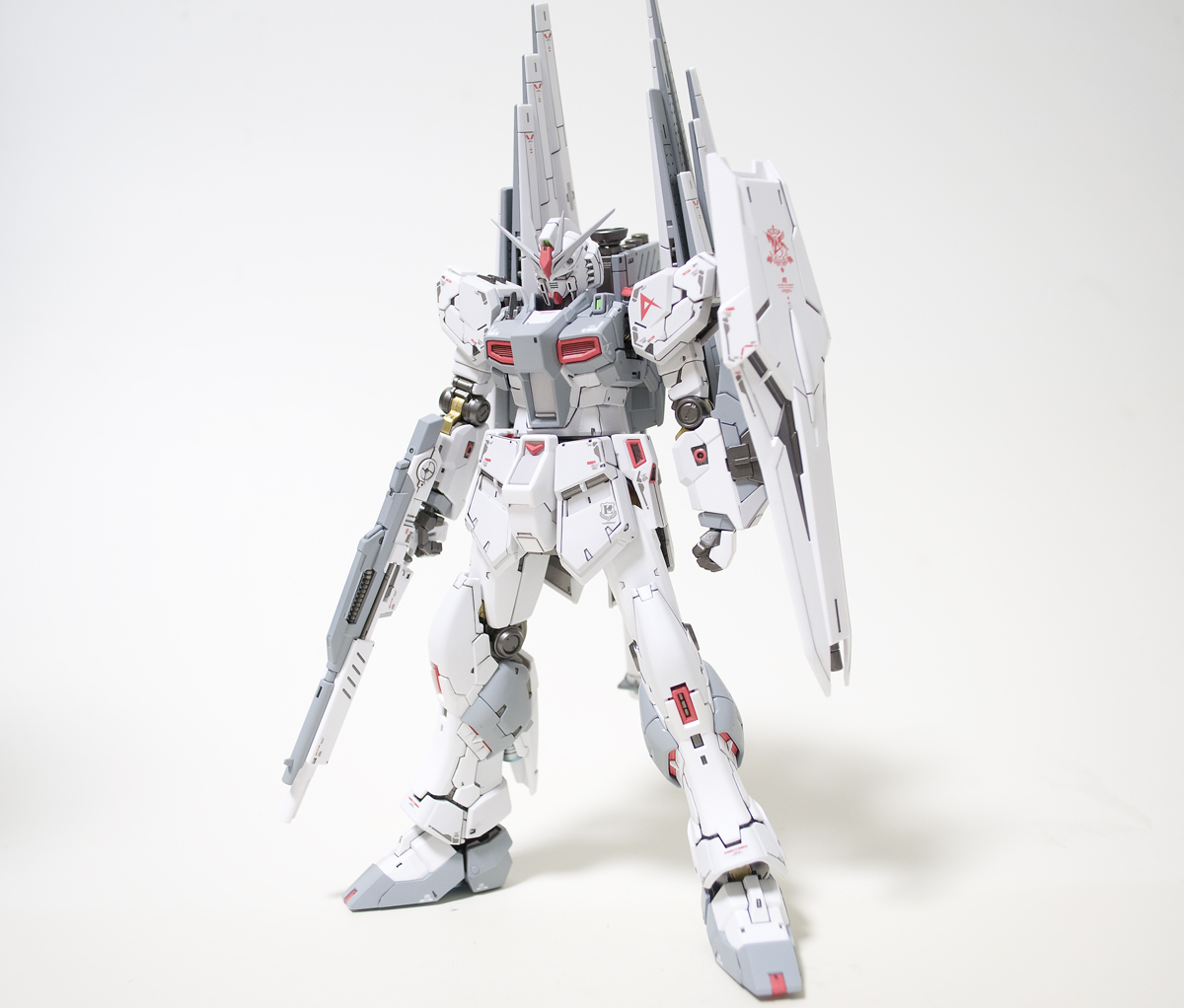 1/144 RG νガンダム(ロールアウトカラー)　塗装済完成品 PG RG HG_画像2