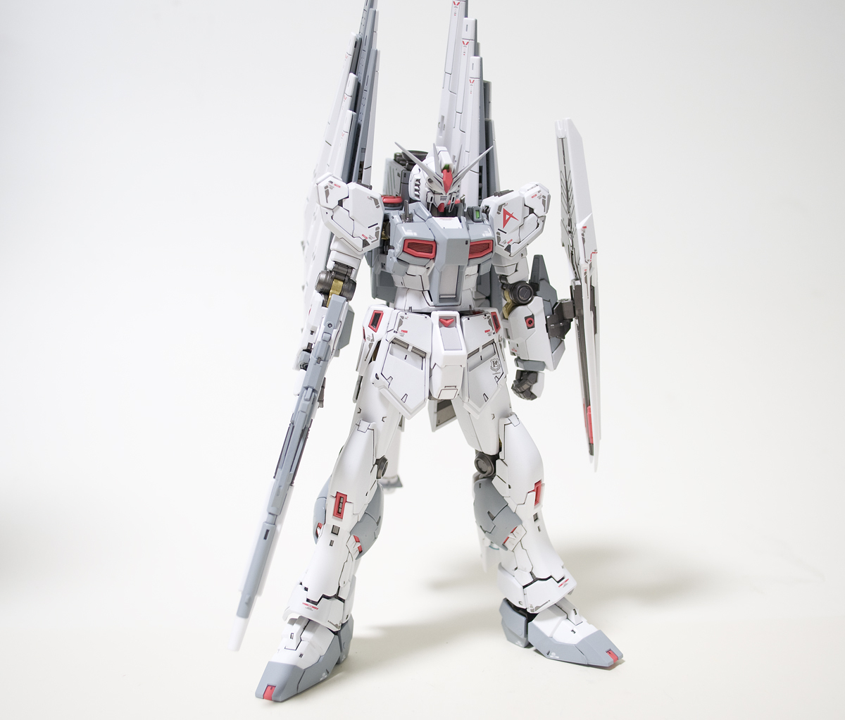 1/144 RG νガンダム(ロールアウトカラー)　塗装済完成品 PG RG HG_画像3