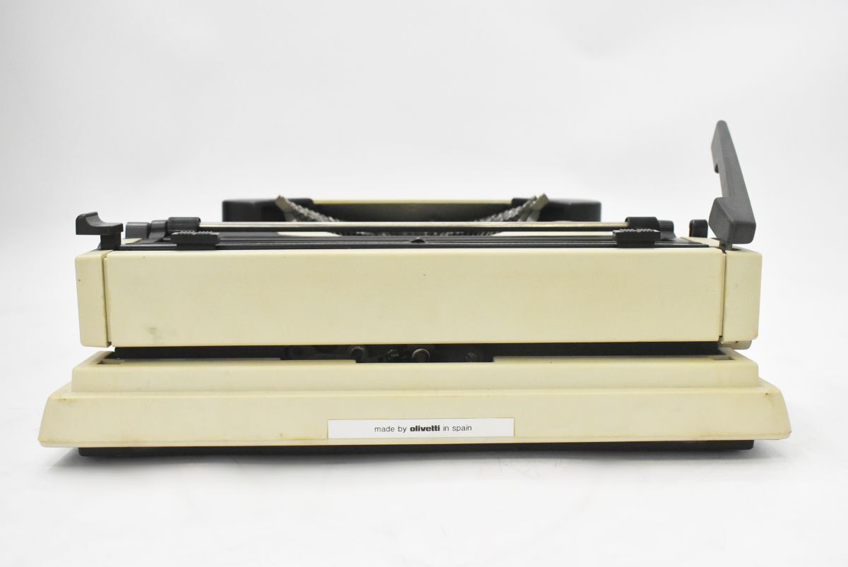 (797L 0514S12) １円～ olivetti LETTERA12 オリベッティ レッテラ タイプライター ケース付き レトロ アンティーク 【ジャンク品】_画像7