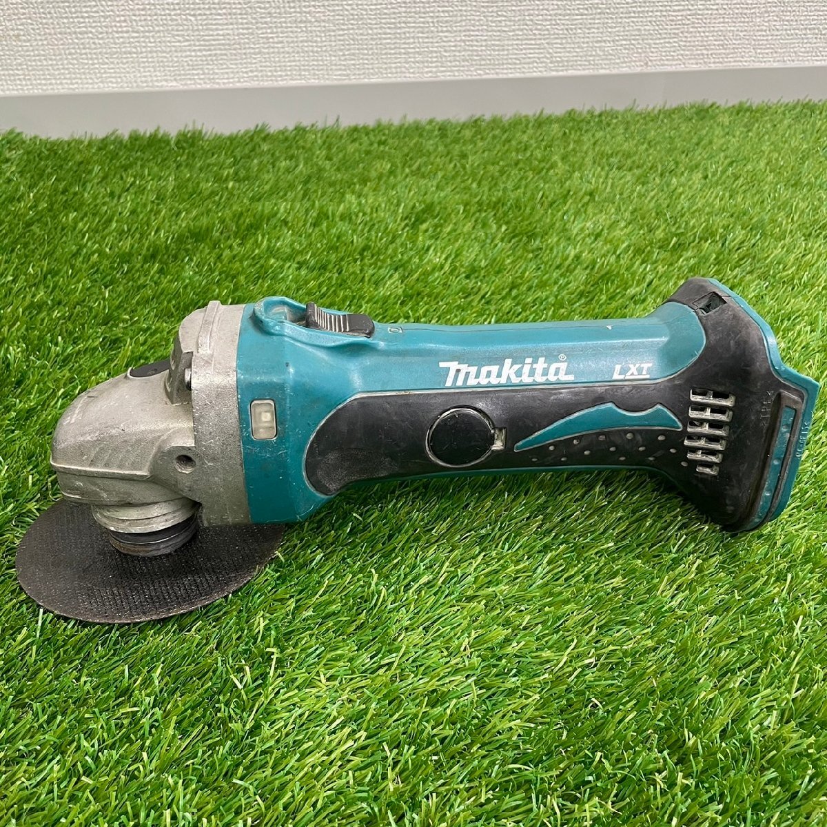 【現状品】『5-407』マキタ　makita 100mm充電式ディスクグラインダGA402D_画像1