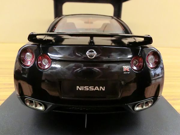 #i6【梱80】 AUTOart オートアート製 NISSAN 日産 GT-R SpecV R35 ULTIMATE OPAL BLACK ブラック ミニカー 1/18_画像6