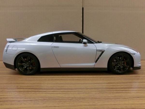 #i4【梱120】 AUTOart オートアート製 NISSAN 日産 GT-R Premium edition R35 12216 ULTIMATE METAL SILVER シルバー ミニカー 1/12_画像5