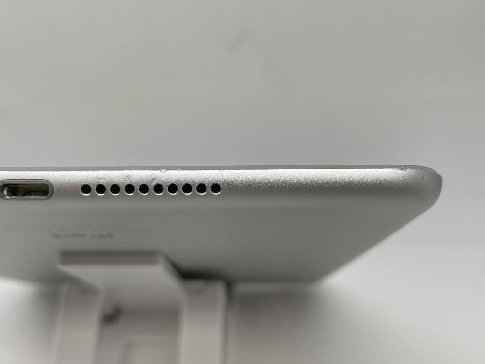 2350【ジャンク品】 iPad mini4 16GB Wi-Fi シルバーの画像5