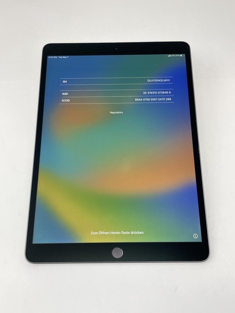U641【ジャンク品】 iPad Air 第3世代 256GB au スペースグレイ_画像1