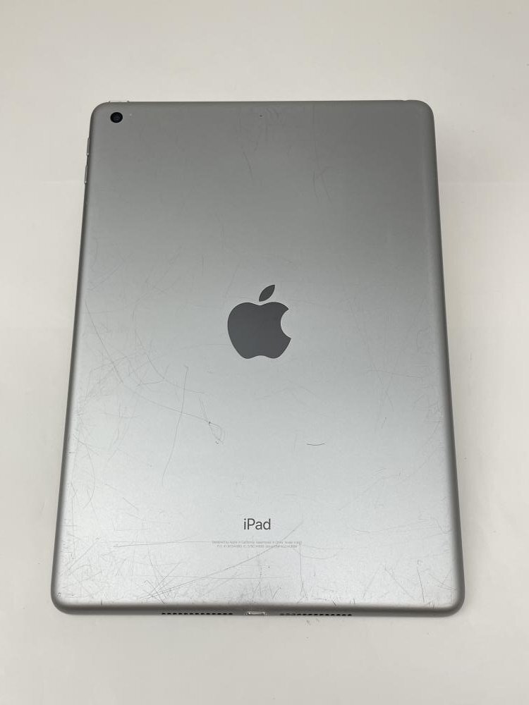 F20【ジャンク品】 iPad 第6世代 9.7インチ 128GB Wi-Fi スペースグレイの画像2