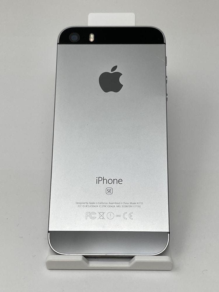 1171【ジャンク品】 iPhoneSE 32GB au版SIMロック解除 SIMフリー スペースグレイ_画像2