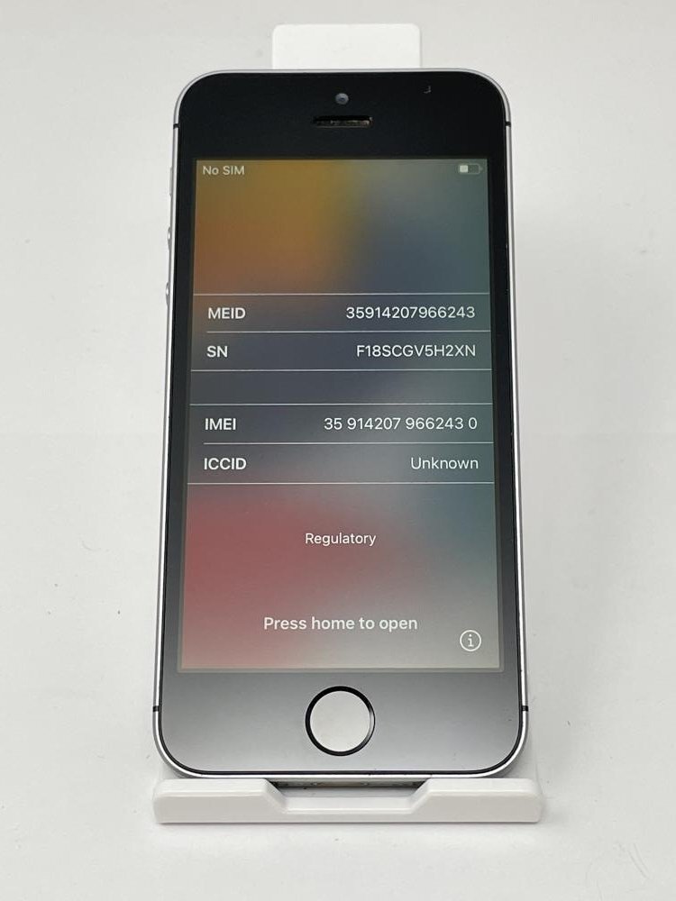 U501【ジャンク品】 iPhoneSE 64GB docomo版SIMロック解除 SIMフリー スペースグレイ バッテリー80%_画像1