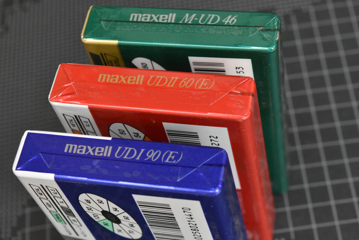 カセットテープ【 maxell : “ ＵＤ(UDⅠ90・ＵＤⅡ60・Ｍ-ＵＤ46 ) ” 】1990～1991年頃発売品３巻（未使用・未開封）_⑨：シュリンクの状態～⑩