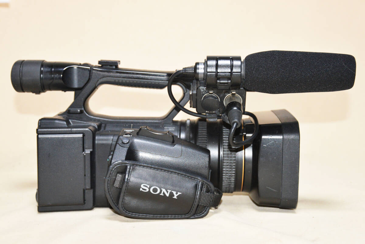 SONY業務用メモリー記録ビデオカメラ　HXR-NX5Ｊ　と付属品一式_画像3