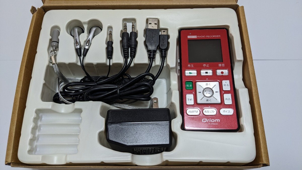 (美品中古保管品) 付属品完備 Qriom ラジオボイスレコーダー YVR-R500 レッド(付属電池無し)_画像2