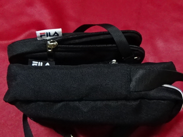 条件付き送料無料▲FILA　フィラ　ミニショルダーバッグ　スマホポーチ　2個セット　黒　新品に近い美品_画像6