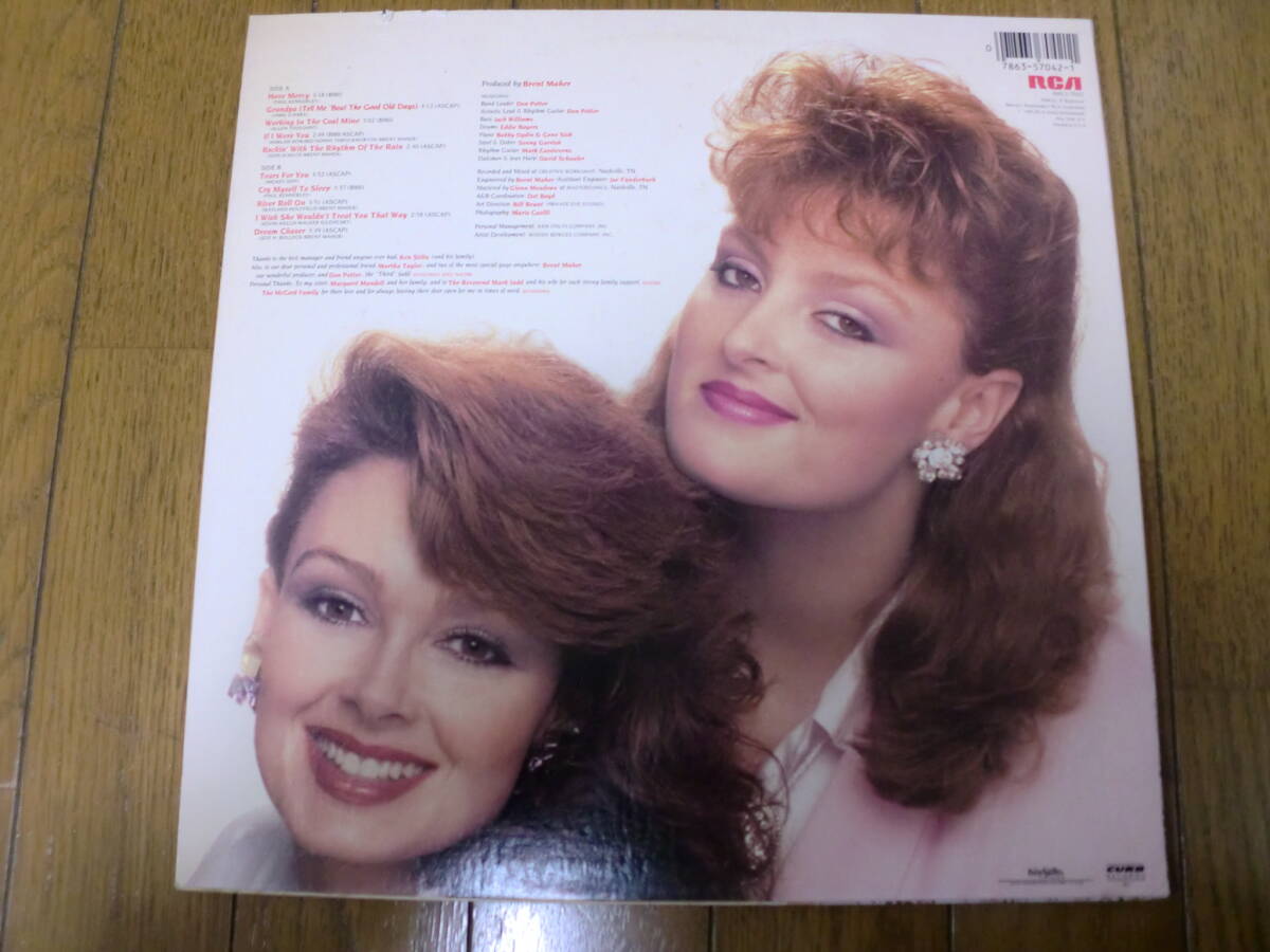 【レコード】THE JUDDS / ROCKIN' WITH THE RHYTHM CURB RECORDS RCA AHLI-7042 美人親子カントリーグループ_画像3