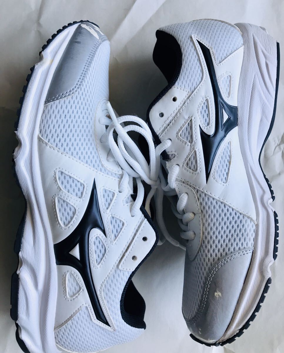 3 times have on beautiful goods new goods . close walking running shoes Mizuno MIZUNO men's wide width 3E light weight white x black 26.0cm(26.5. person also sport gymnastics 