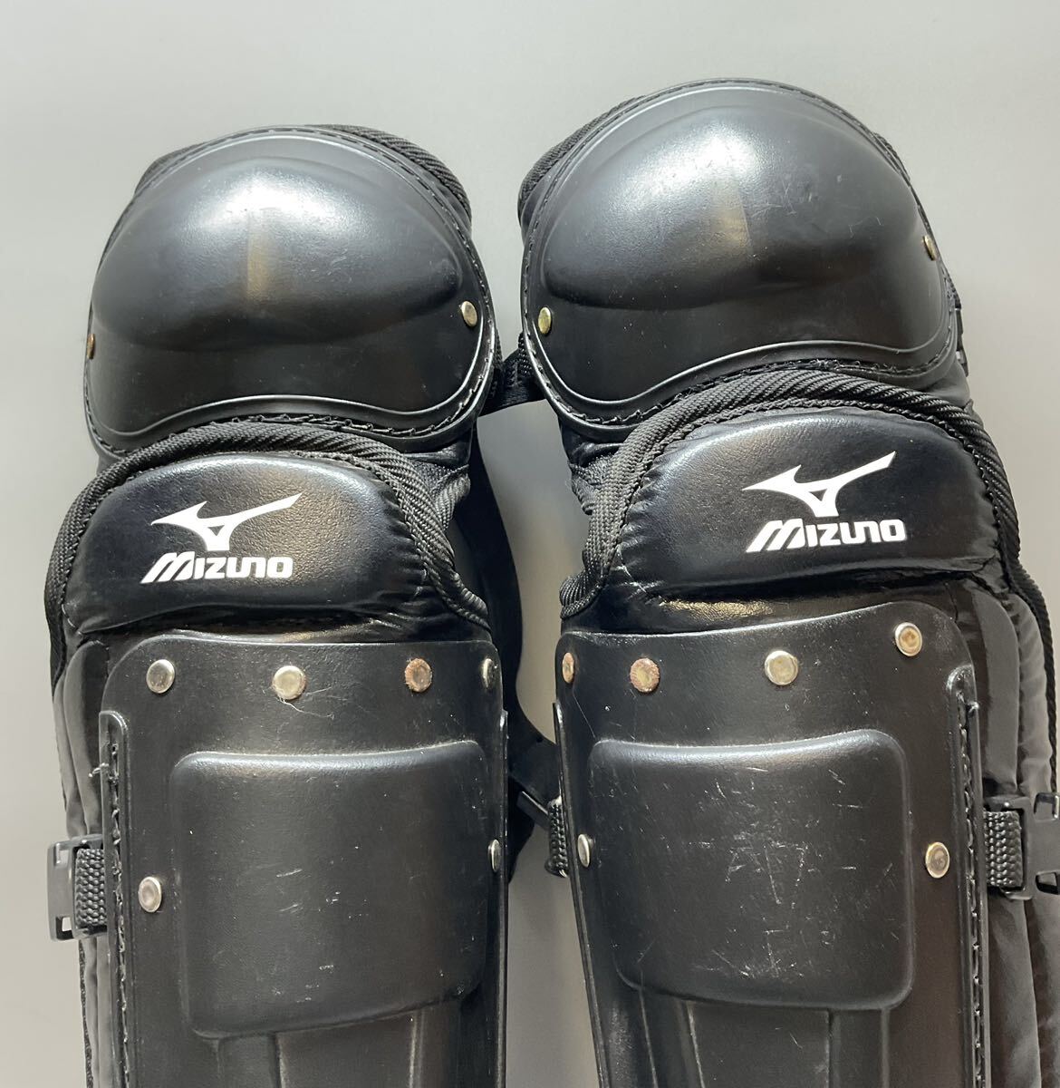 ミズノ MIZUNO 硬式 軟式 野球 ソフトボール 兼用 審判用 レガース 野球 ブラック_画像3