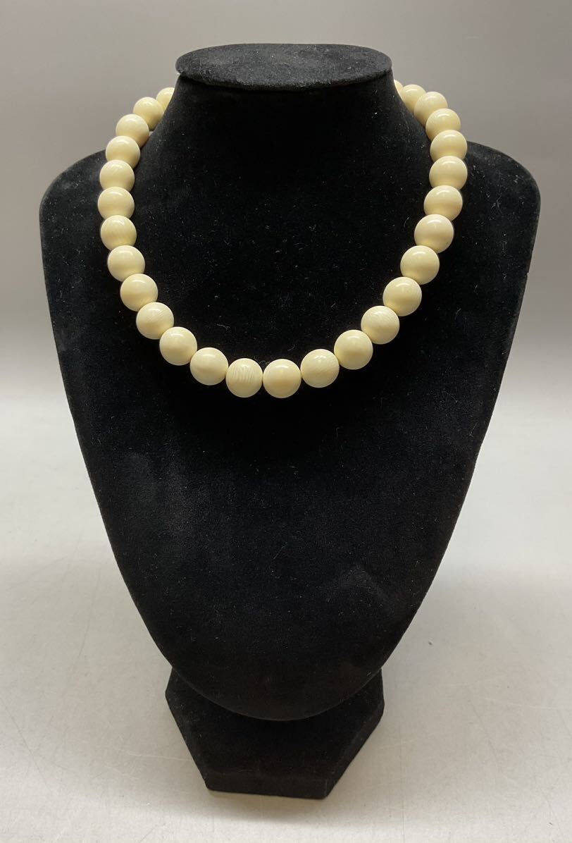  ivory manner necklace accessory . diameter 11mm neck around 35cm weight 46.8g