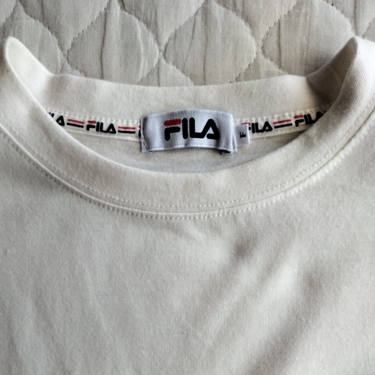 【FILA　 半袖 Tシャツ　 ワンポイントロゴ　肩ライン】フリーサイズ　綺麗な品