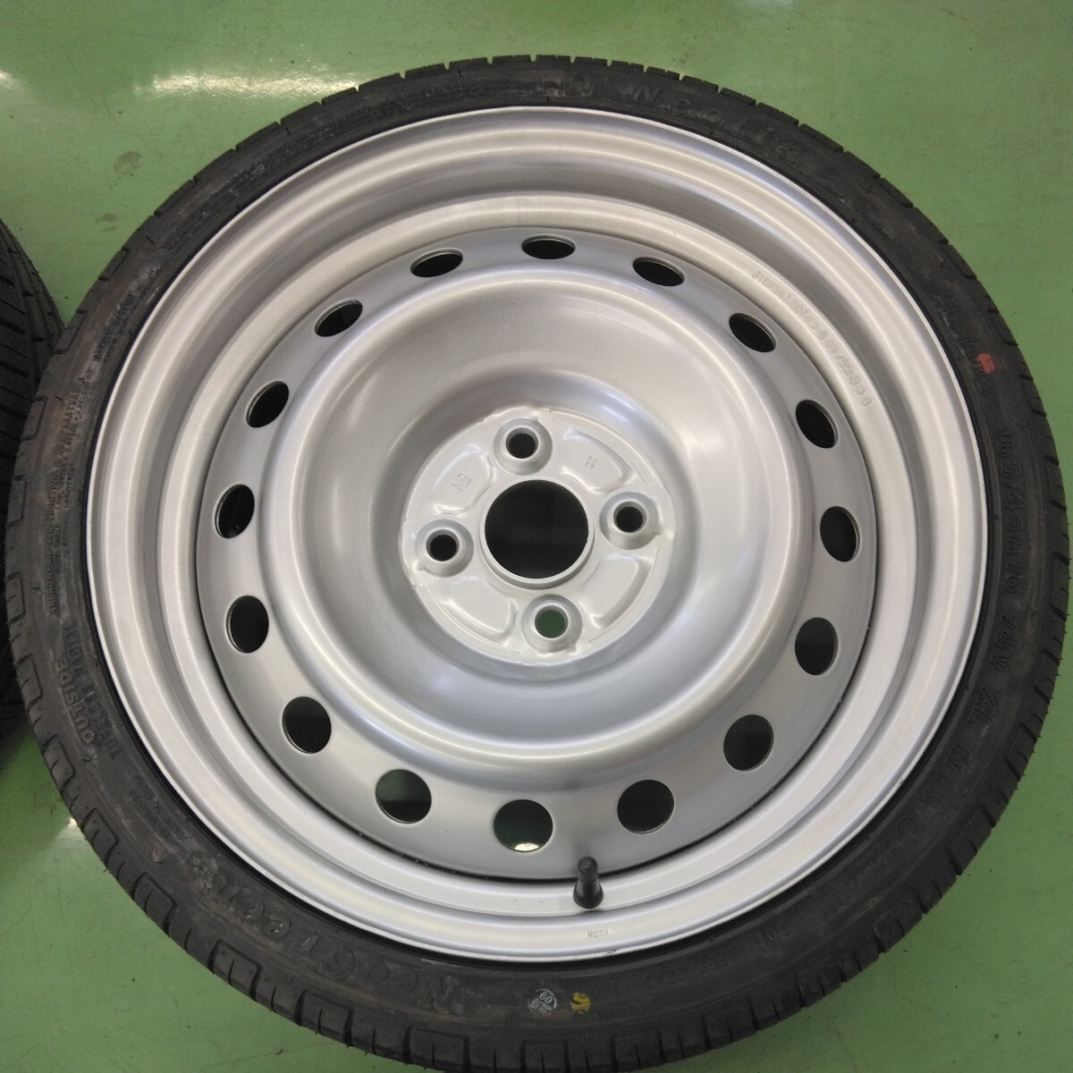 165/45R16新品タイヤ100系ラクティス純正スチール鉄ホイールシルバーテッチン5.5Jオフセット39 PCD100カスタム軽バン軽トラ5月まで値下中を_画像4