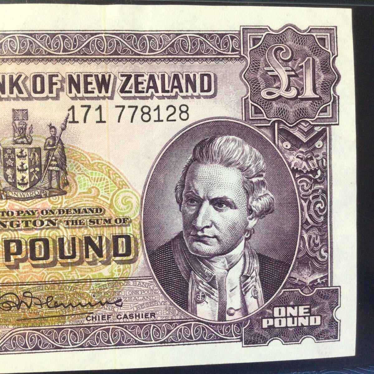 World Banknote Grading NEW ZEALAND《Reserve Bank》1 Pound【1967】『PMG Grading About Uncirculated 55 EPQ』_画像4