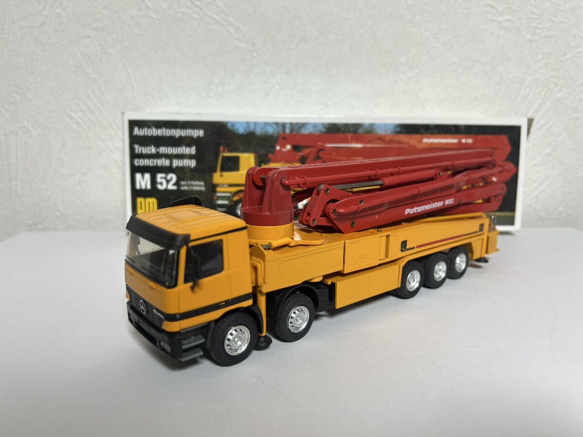  minicar 1/50Conrad Putzmeister Autobetonpumpe M 52 Truck-mounted concrete pump M 52 navy blue Lad Mercedes * Benz Actros 