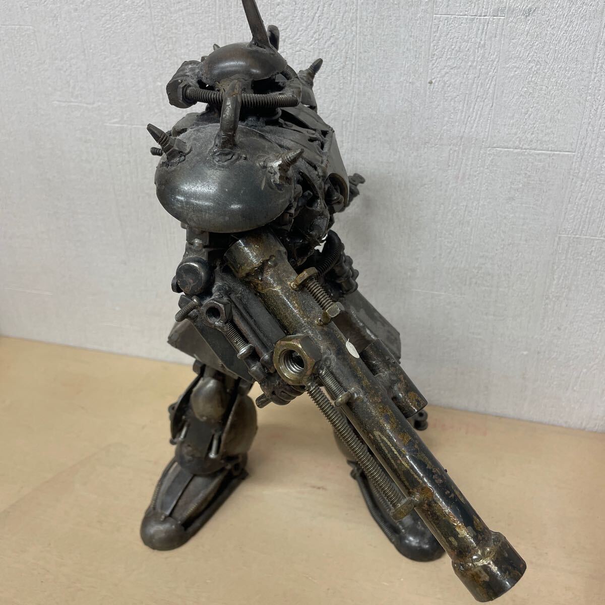 メタルアート 廃材アート 機動戦士ガンダムの様なロボット 高さ37cmの画像7