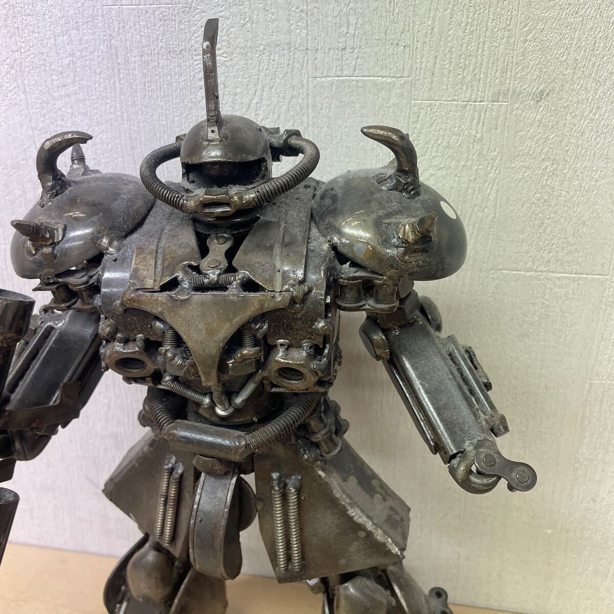 メタルアート 廃材アート 機動戦士ガンダムの様なロボット 高さ37cmの画像6